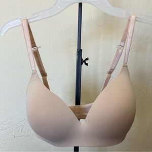 Auden Light Beige Bra.   NWT.        SIZE/32DDD